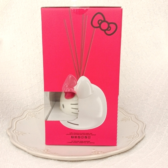 Hello Kitty Ceramic Reed Diffuser Set - Picture 3 of 10